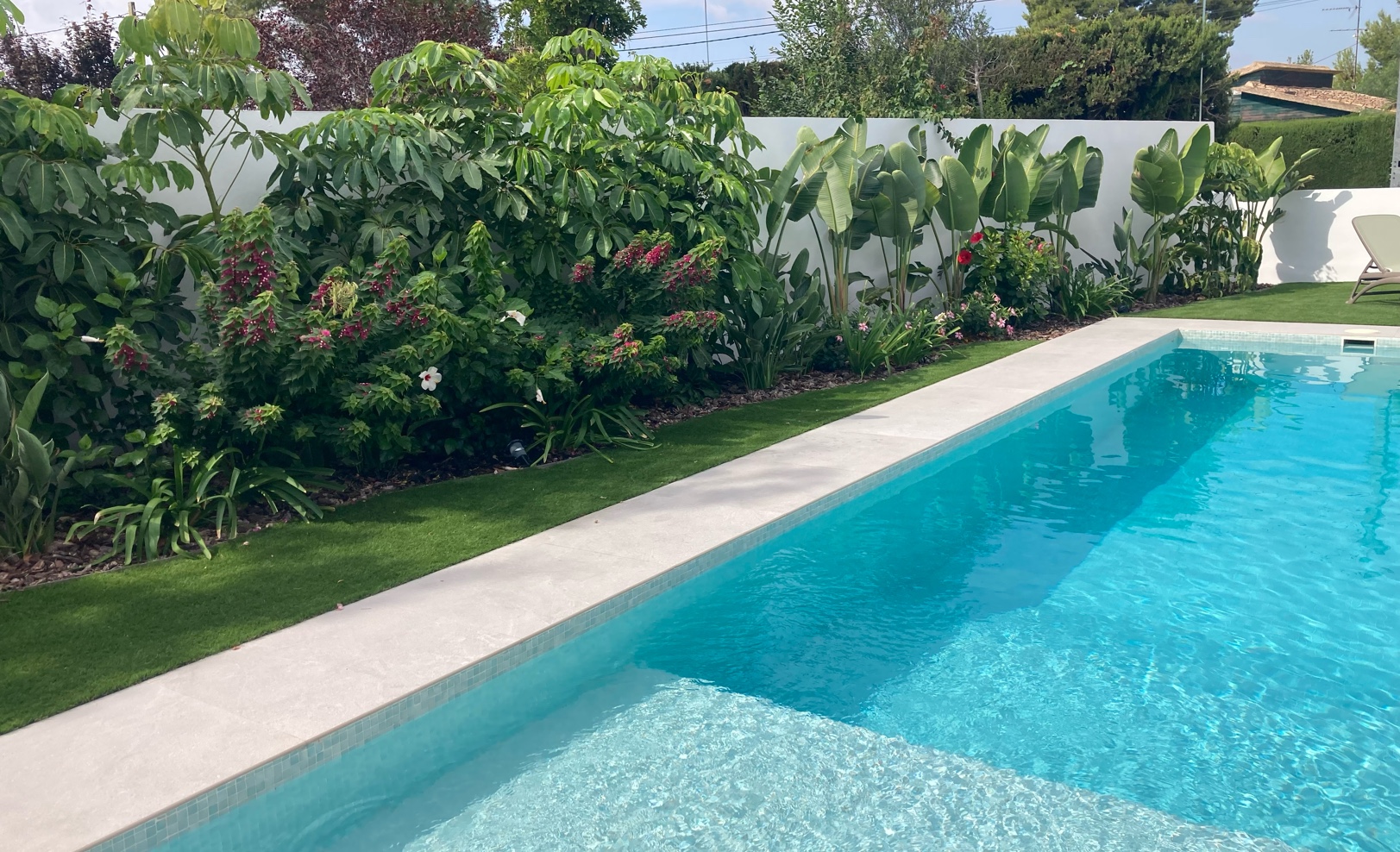 jardín tropical piscina